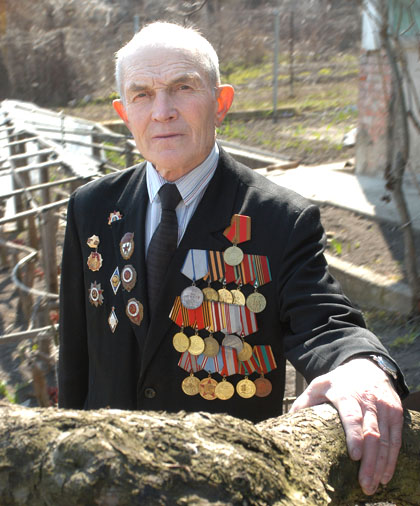 Валентин Федорович Кукуев - один из десятков тысяч воронежцев, в чей возраст вписалась практически вся новейшая история страны; один из десятков тысяч мальчишек, которые в 16 и 17 лет уходили на фронт сражаться за Родину.